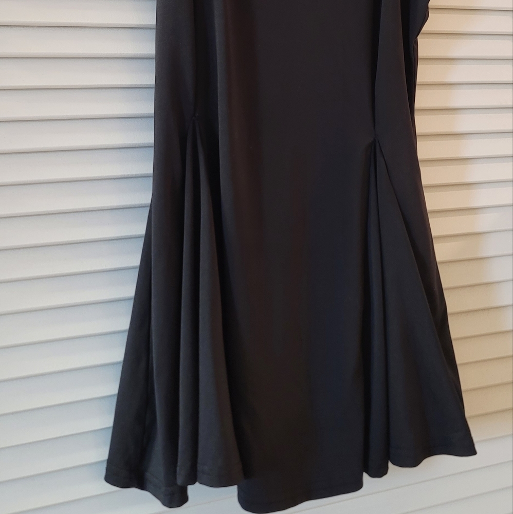 Meaveor- Black Stretchy Top With Multiple Spaghetti Straps & Flare Sides - Picture 3 of 4